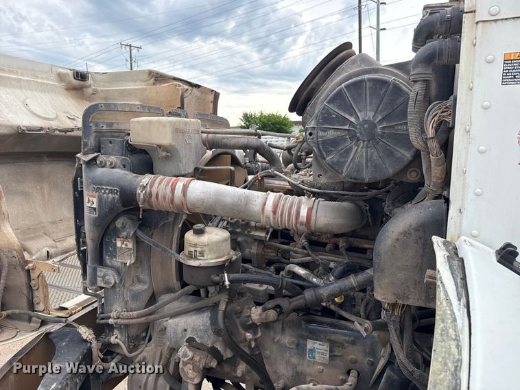 image for item ET6268 2012 Peterbilt 348 truck cab and chassis