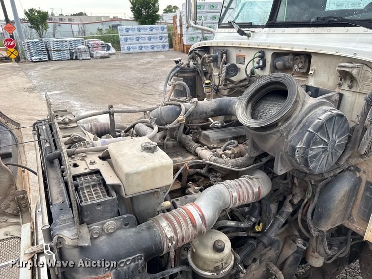 image for item ET6268 2012 Peterbilt 348 truck cab and chassis