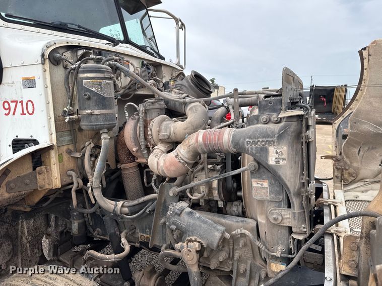 image for item ET6268 2012 Peterbilt 348 truck cab and chassis