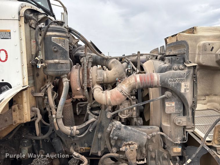image for item ET6268 2012 Peterbilt 348 truck cab and chassis