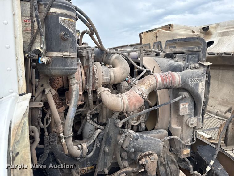 image for item ET6268 2012 Peterbilt 348 truck cab and chassis