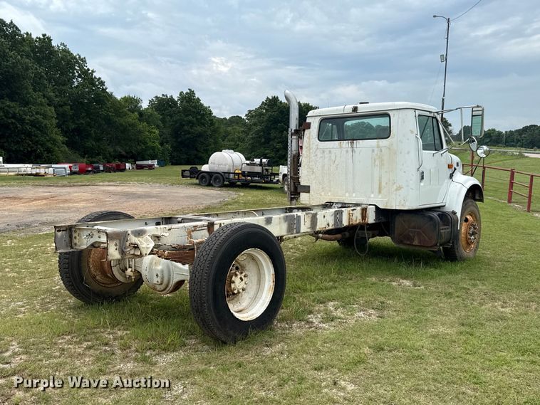 image for item ET6282 1995 International 4700 truck cab and chassis