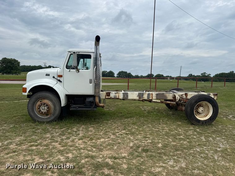 image for item ET6282 1995 International 4700 truck cab and chassis
