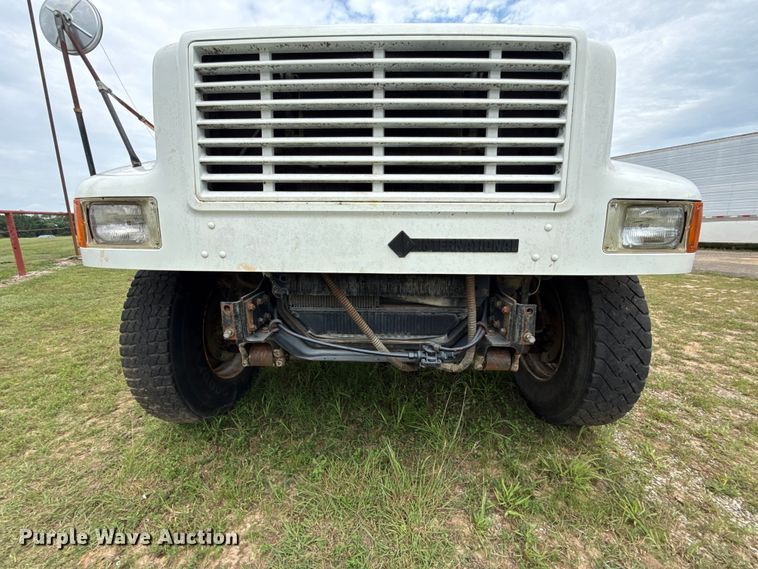 image for item ET6282 1995 International 4700 truck cab and chassis