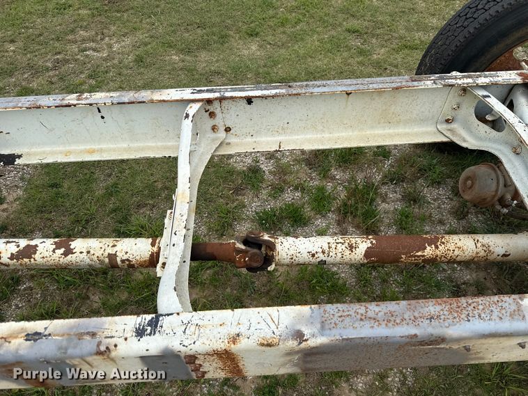 image for item ET6282 1995 International 4700 truck cab and chassis