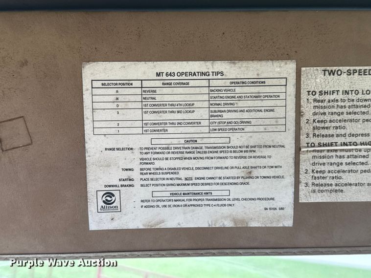 image for item ET6282 1995 International 4700 truck cab and chassis