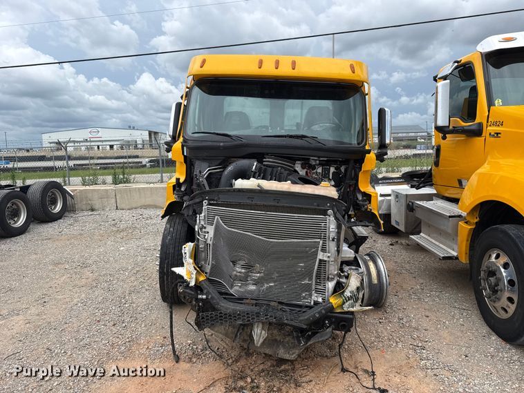image for item ET6294 2025 Freightliner Cascadia 126 truck cab and chassis