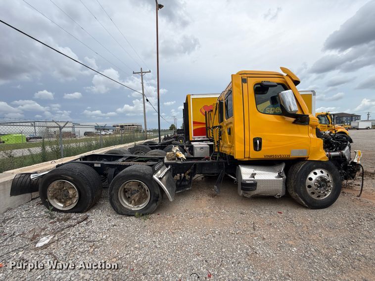 image for item ET6294 2025 Freightliner Cascadia 126 truck cab and chassis
