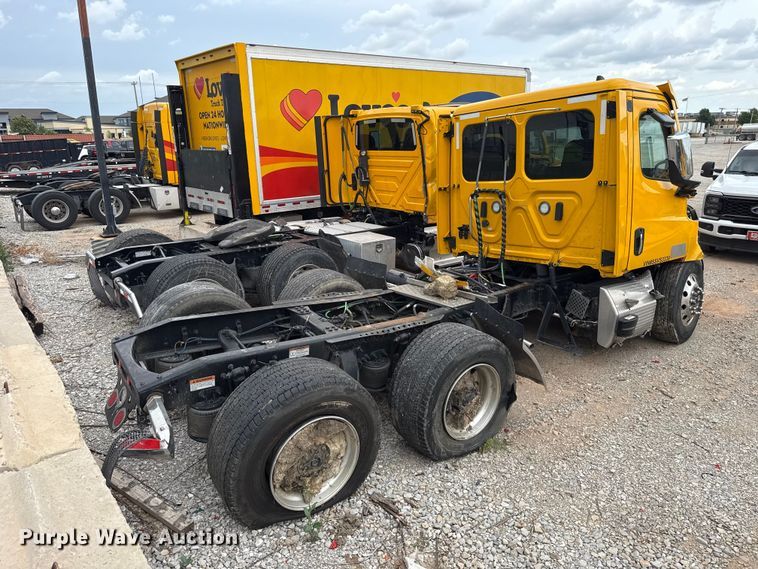 image for item ET6294 2025 Freightliner Cascadia 126 truck cab and chassis