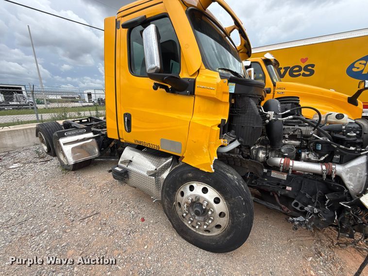 image for item ET6294 2025 Freightliner Cascadia 126 truck cab and chassis