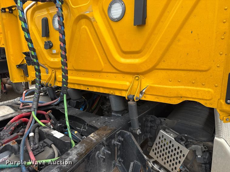 image for item ET6294 2025 Freightliner Cascadia 126 truck cab and chassis