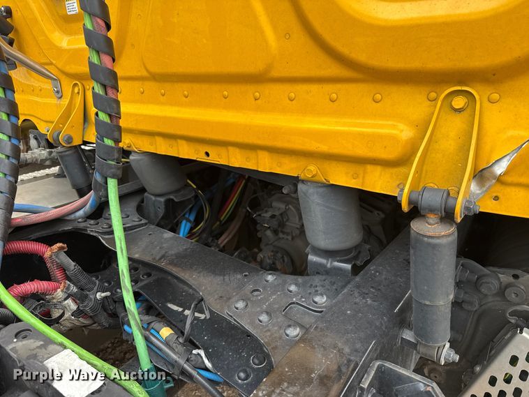 image for item ET6294 2025 Freightliner Cascadia 126 truck cab and chassis