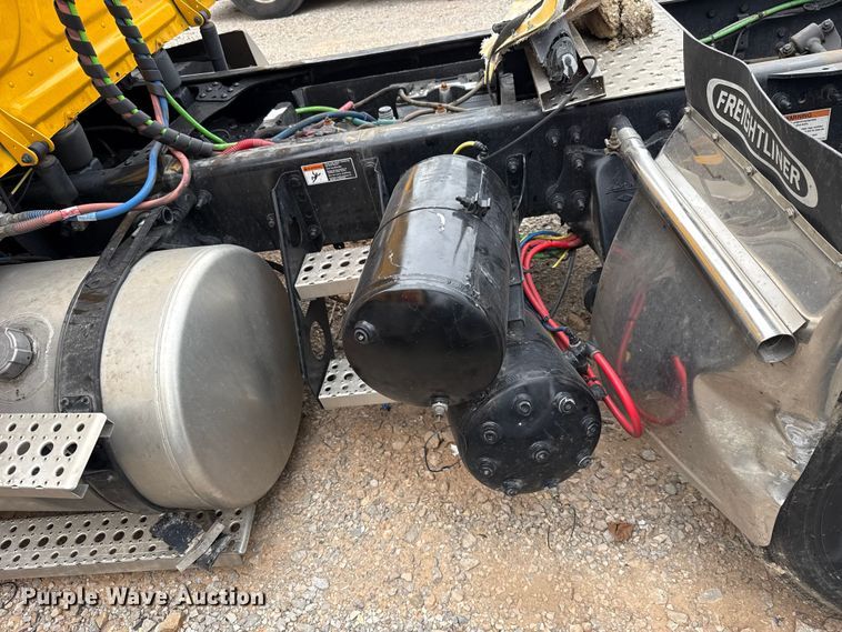 image for item ET6294 2025 Freightliner Cascadia 126 truck cab and chassis