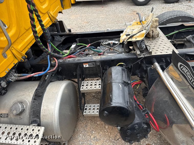 image for item ET6294 2025 Freightliner Cascadia 126 truck cab and chassis