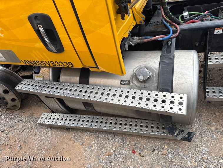 image for item ET6294 2025 Freightliner Cascadia 126 truck cab and chassis
