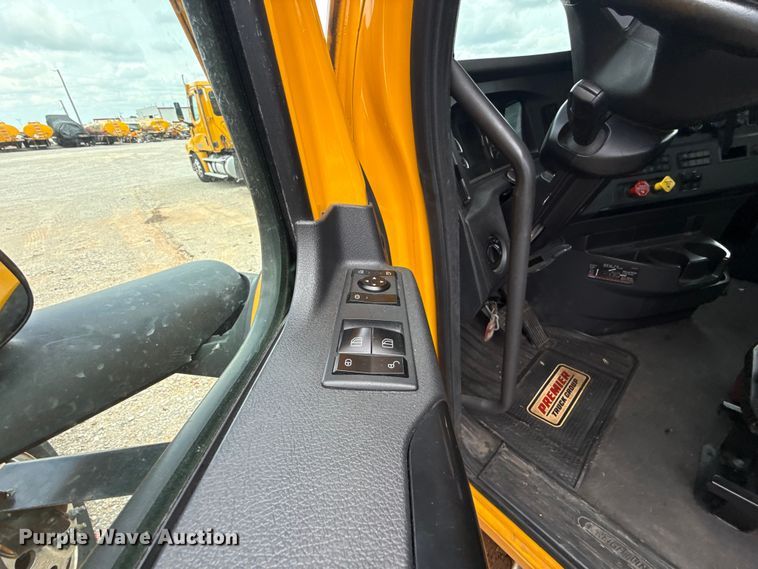 image for item ET6294 2025 Freightliner Cascadia 126 truck cab and chassis