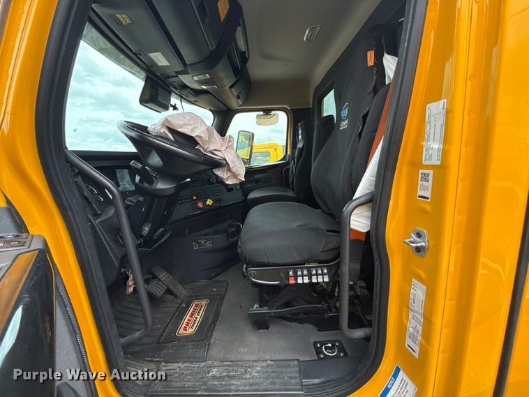 image for item ET6294 2025 Freightliner Cascadia 126 truck cab and chassis