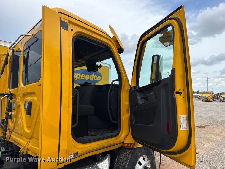 image for item ET6294 2025 Freightliner Cascadia 126 truck cab and chassis
