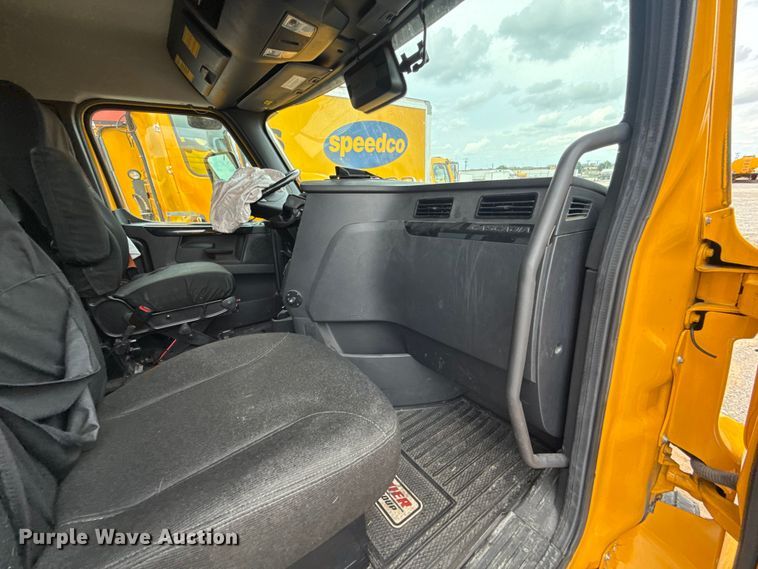 image for item ET6294 2025 Freightliner Cascadia 126 truck cab and chassis