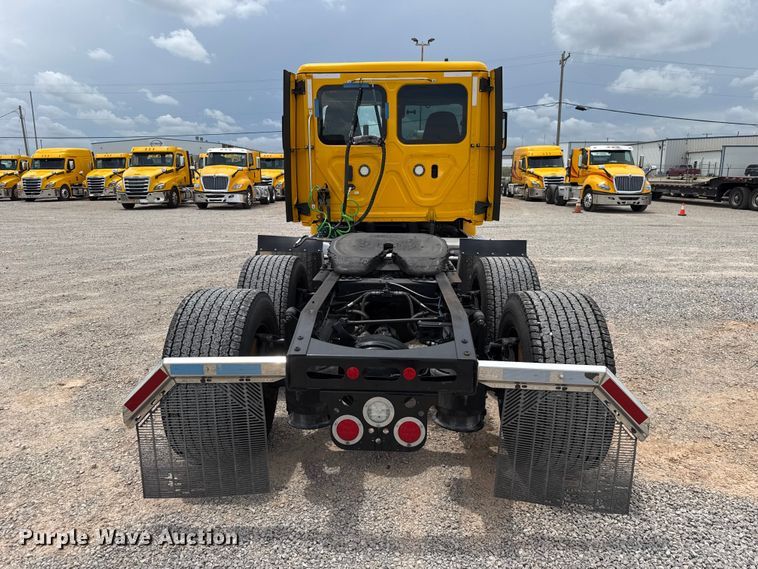 image for item ET6295 2022 Freightliner Cascadia 126 semi truck