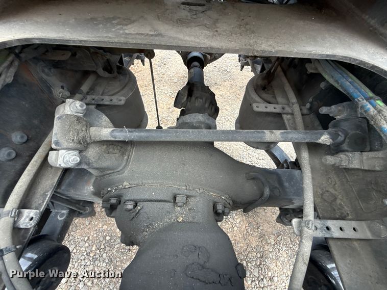 image for item ET6295 2022 Freightliner Cascadia 126 semi truck