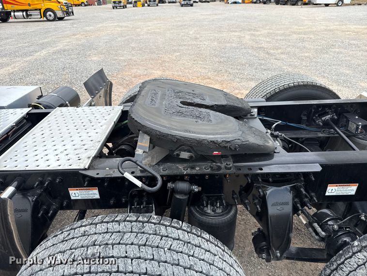 image for item ET6295 2022 Freightliner Cascadia 126 semi truck