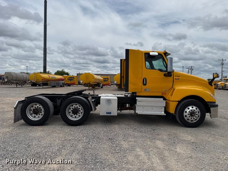 image for item ET6296 2021 International LT625  semi truck