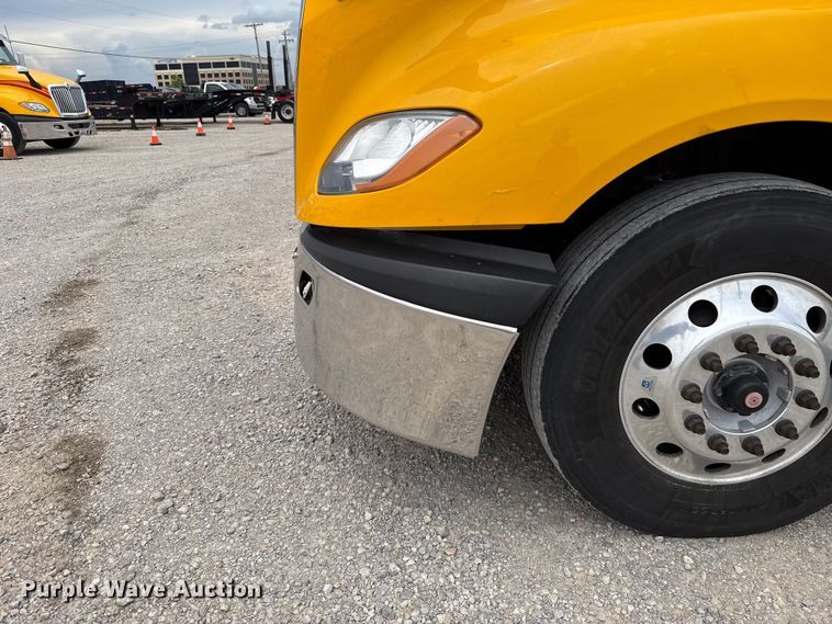 image for item ET6296 2021 International LT625  semi truck