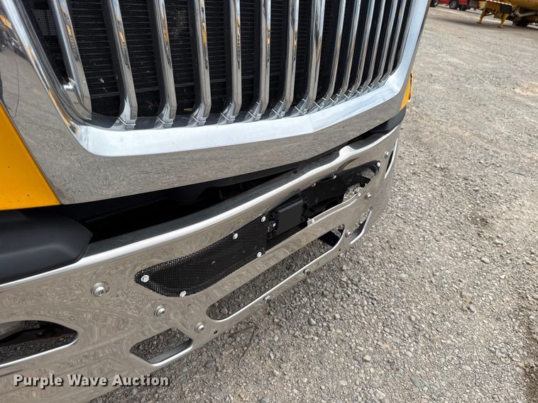 image for item ET6296 2021 International LT625  semi truck