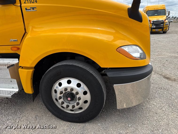 image for item ET6296 2021 International LT625  semi truck
