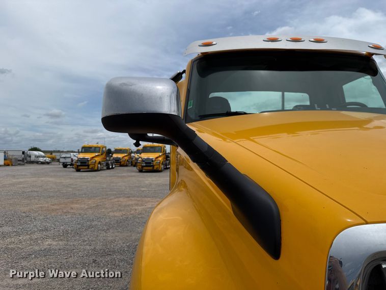 image for item ET6296 2021 International LT625  semi truck