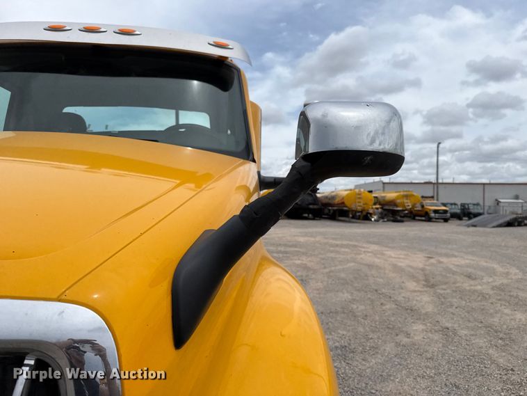image for item ET6296 2021 International LT625  semi truck