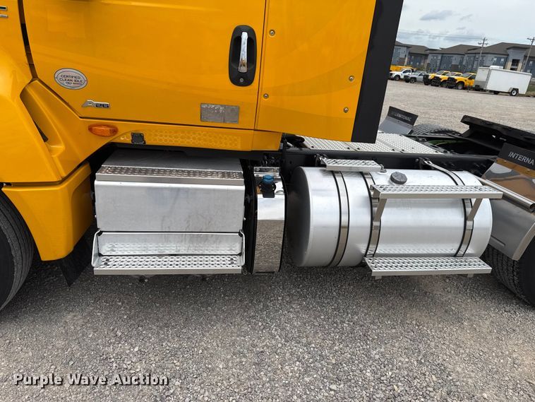 image for item ET6296 2021 International LT625  semi truck