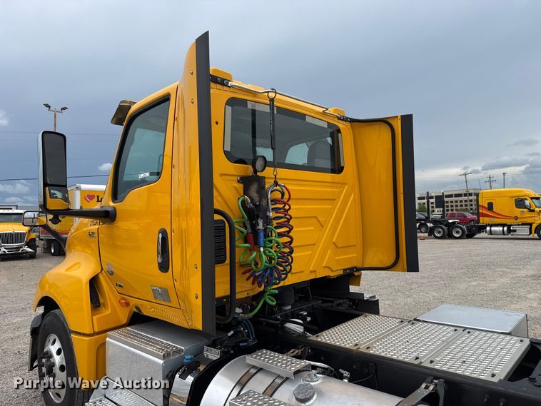 image for item ET6296 2021 International LT625  semi truck
