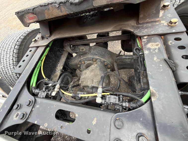 image for item ET6296 2021 International LT625  semi truck