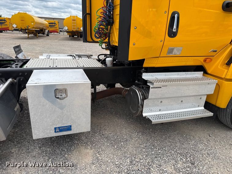 image for item ET6296 2021 International LT625  semi truck