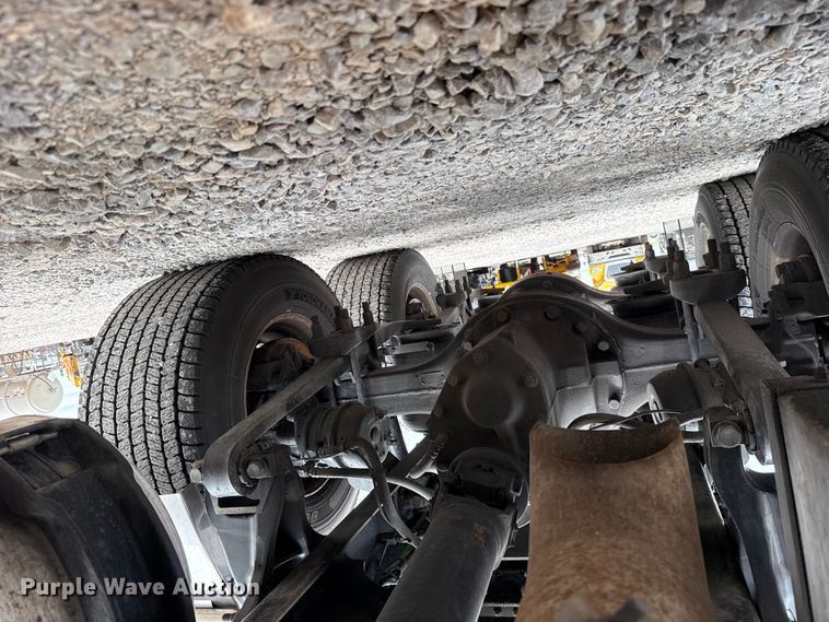 image for item ET6296 2021 International LT625  semi truck