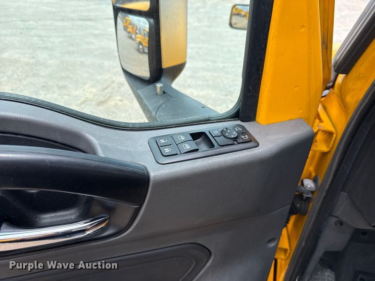 image for item ET6296 2021 International LT625  semi truck