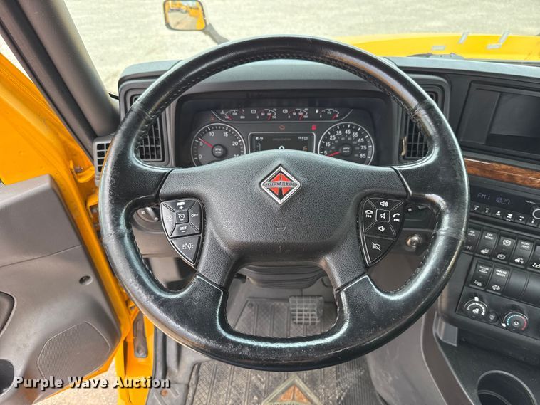 image for item ET6296 2021 International LT625  semi truck