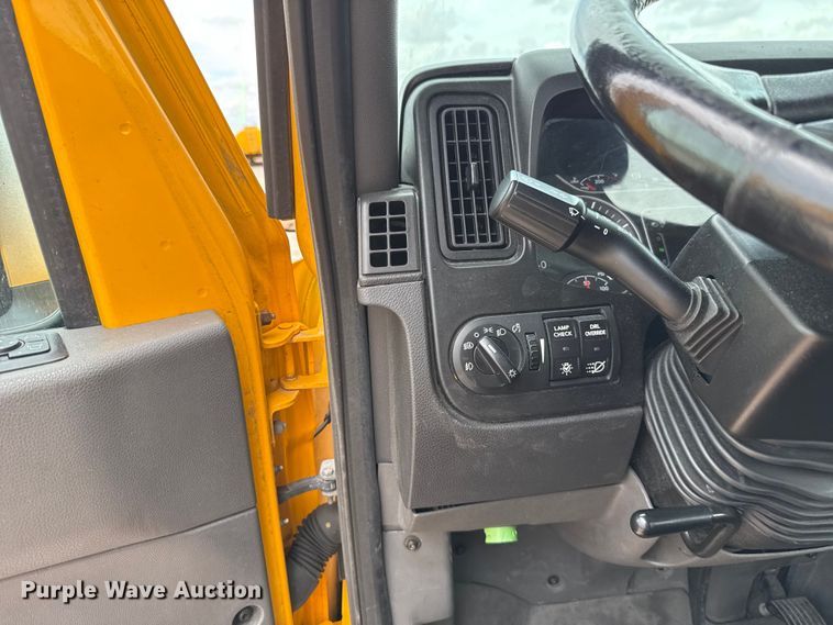 image for item ET6296 2021 International LT625  semi truck