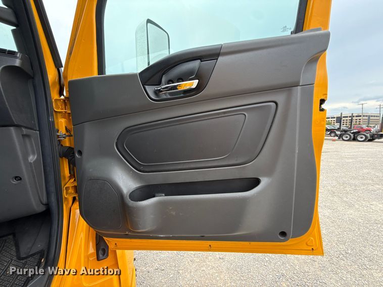 image for item ET6296 2021 International LT625  semi truck