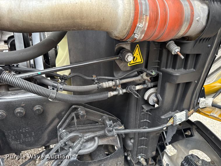 image for item ET6296 2021 International LT625  semi truck