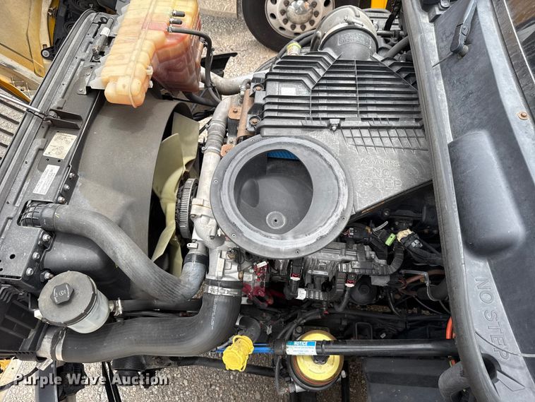 image for item ET6296 2021 International LT625  semi truck