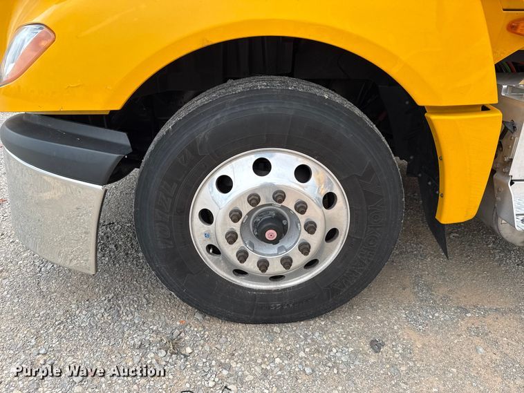 image for item ET6296 2021 International LT625  semi truck