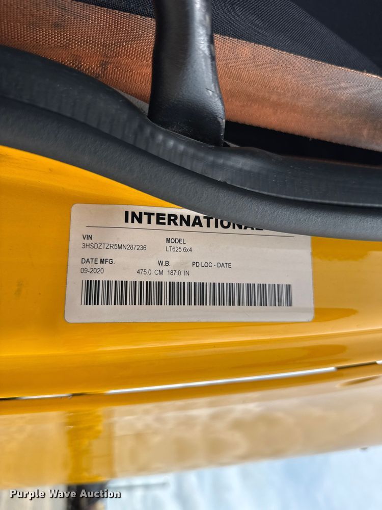 image for item ET6296 2021 International LT625  semi truck