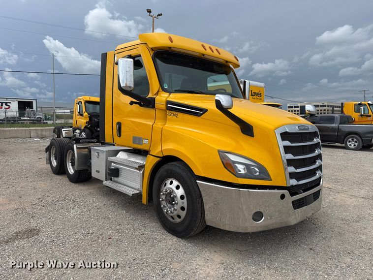 image for item ET6297 2022 Freightliner Cascadia 126 semi truck