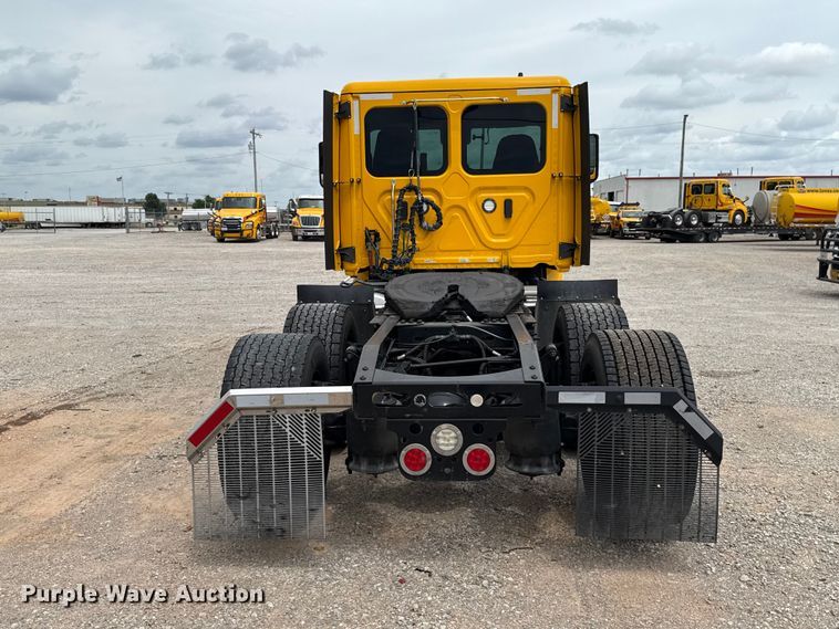 image for item ET6297 2022 Freightliner Cascadia 126 semi truck