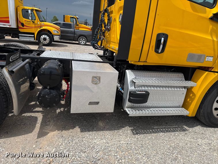 image for item ET6297 2022 Freightliner Cascadia 126 semi truck