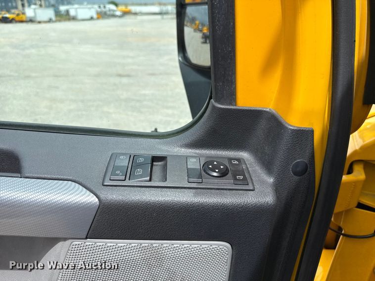image for item ET6297 2022 Freightliner Cascadia 126 semi truck