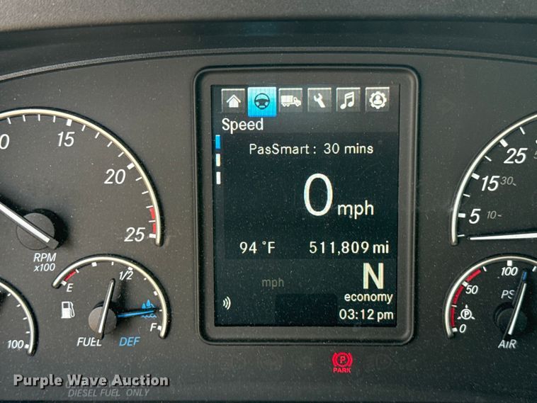 image for item ET6297 2022 Freightliner Cascadia 126 semi truck